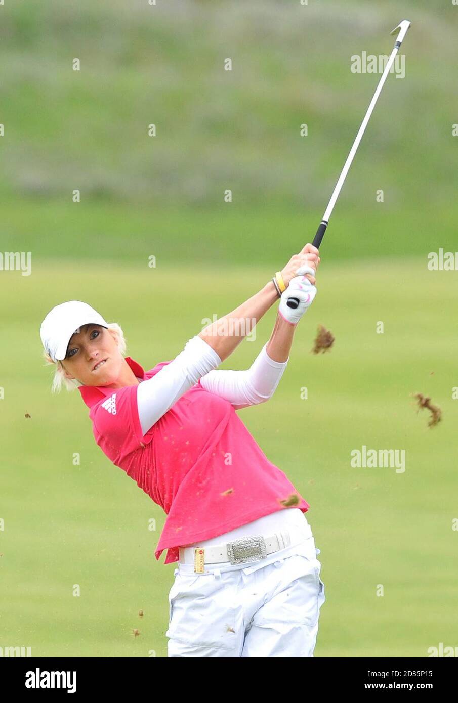 Melissa Reid joue à partir du troisième fairway pendant la quatrième partie de l'Open britannique féminin de Ricoh au Royal Birkdale Golf Club, Southport. Banque D'Images