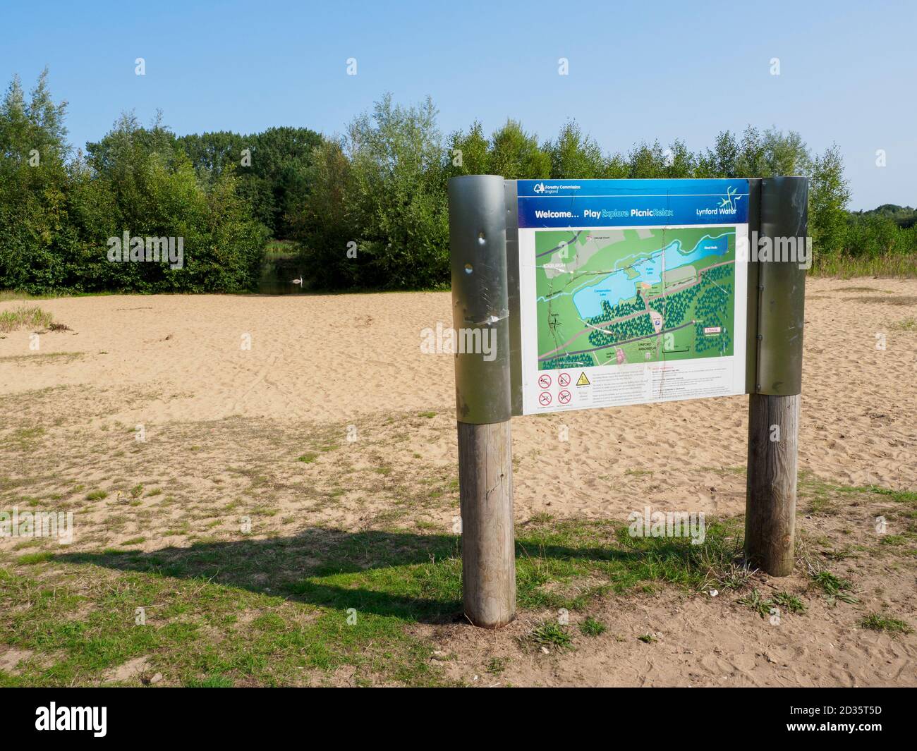 Lynford Water, lacs intérieurs avec une petite plage ouverte au public, Norfolk, Royaume-Uni Banque D'Images