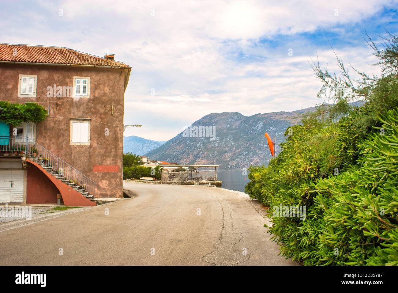 Belle baie de Kotor, Monténégro, Europe. Concept de voyage, arrière-plan. Banque D'Images