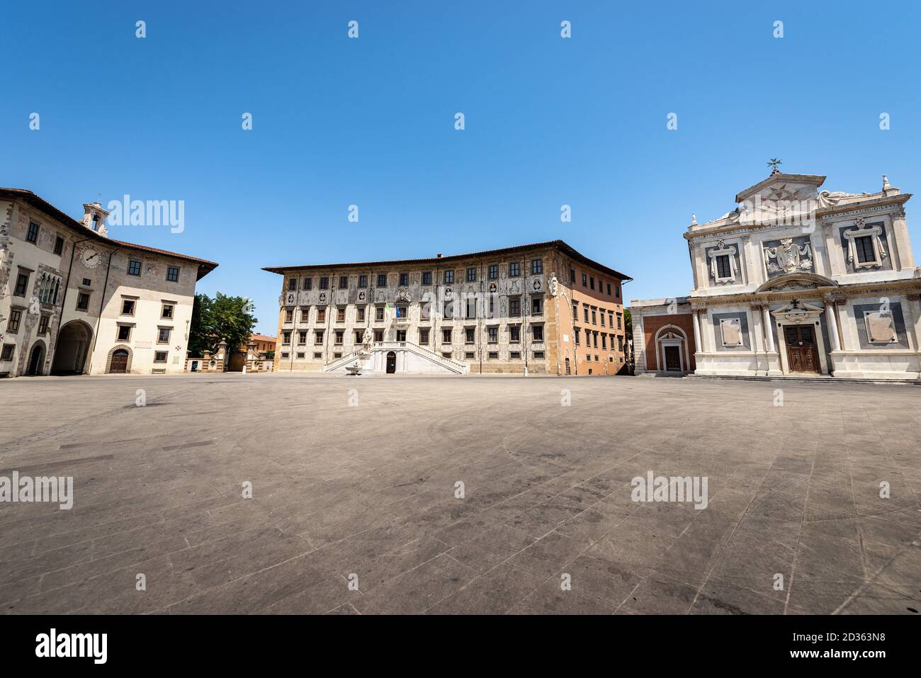 Pise, place des chevaliers avec la construction de l'Université (Palazzo della Carovana, Scuola Normale Superiore) et l'église de Santo Stefano. Banque D'Images