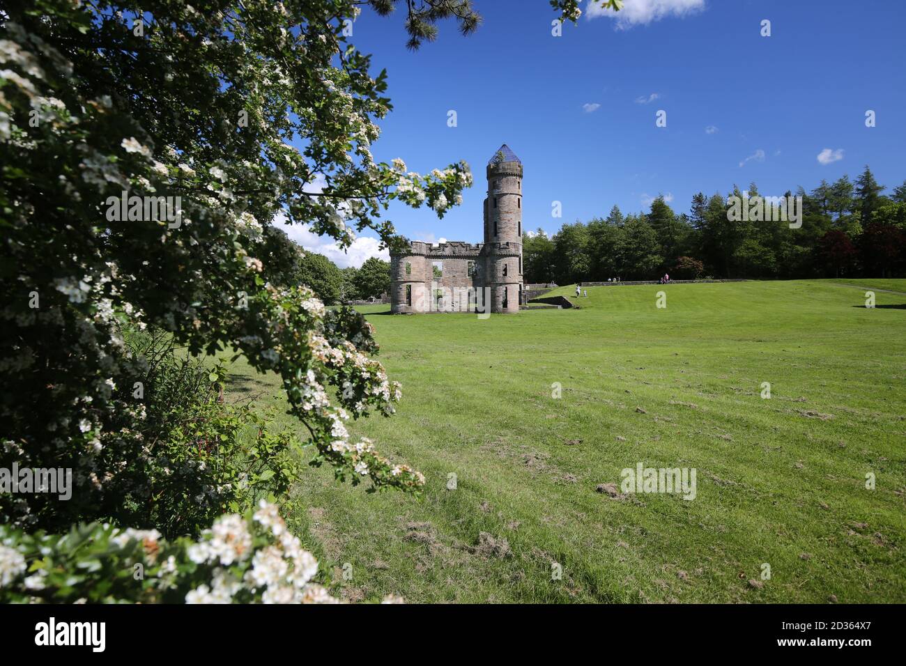 Irvine mai 2019. Eglington Castle, Eglington Country Park Irvine.les ruines d'un grand manoir gothique à créneaux à Kilwinning, North Ayrshire, Scotl Banque D'Images