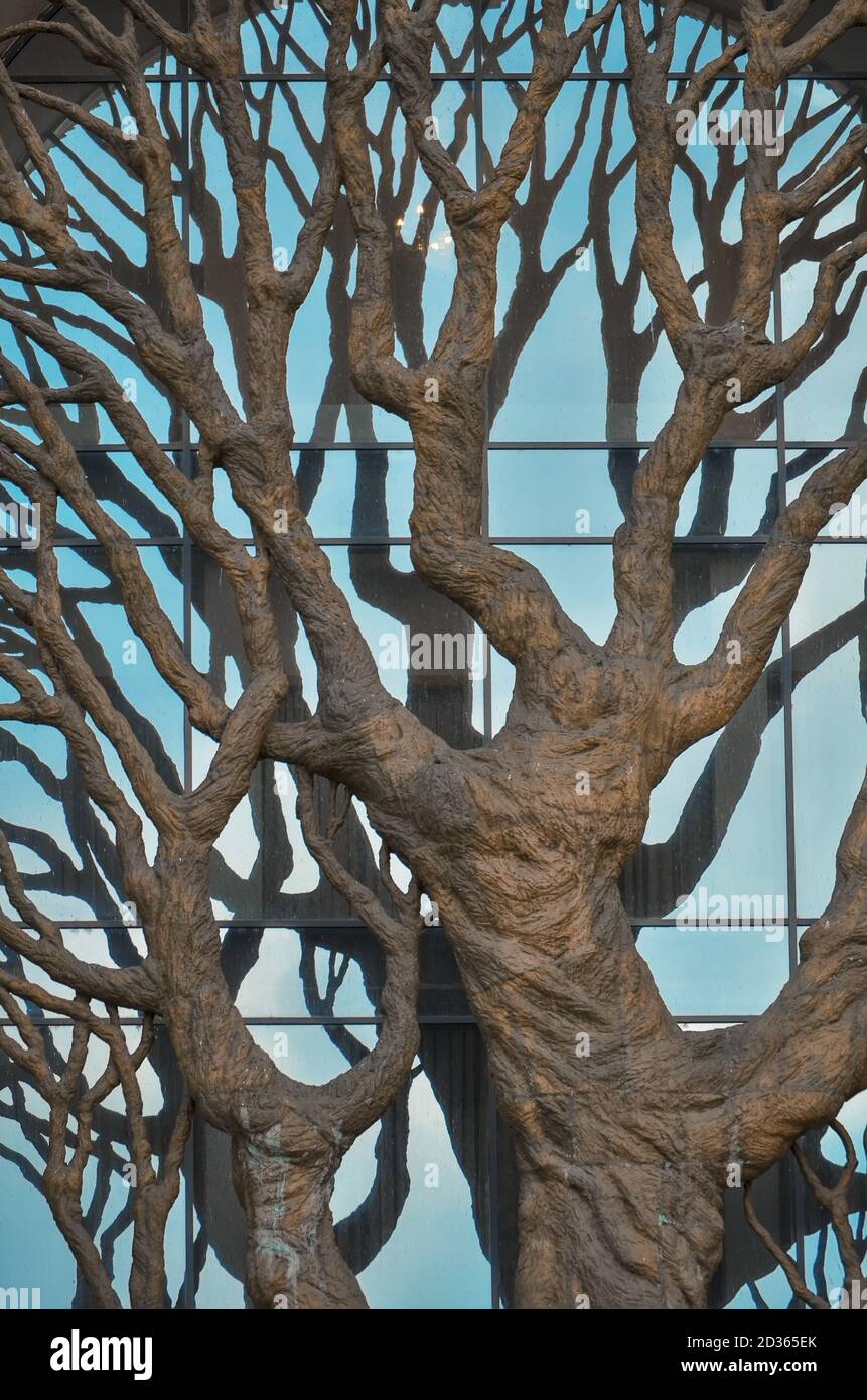 Kazan, Russie, 16 septembre 2020. Fragment du Palais des fermiers - un grand arbre en bronze. Ministère de l'Agriculture Banque D'Images