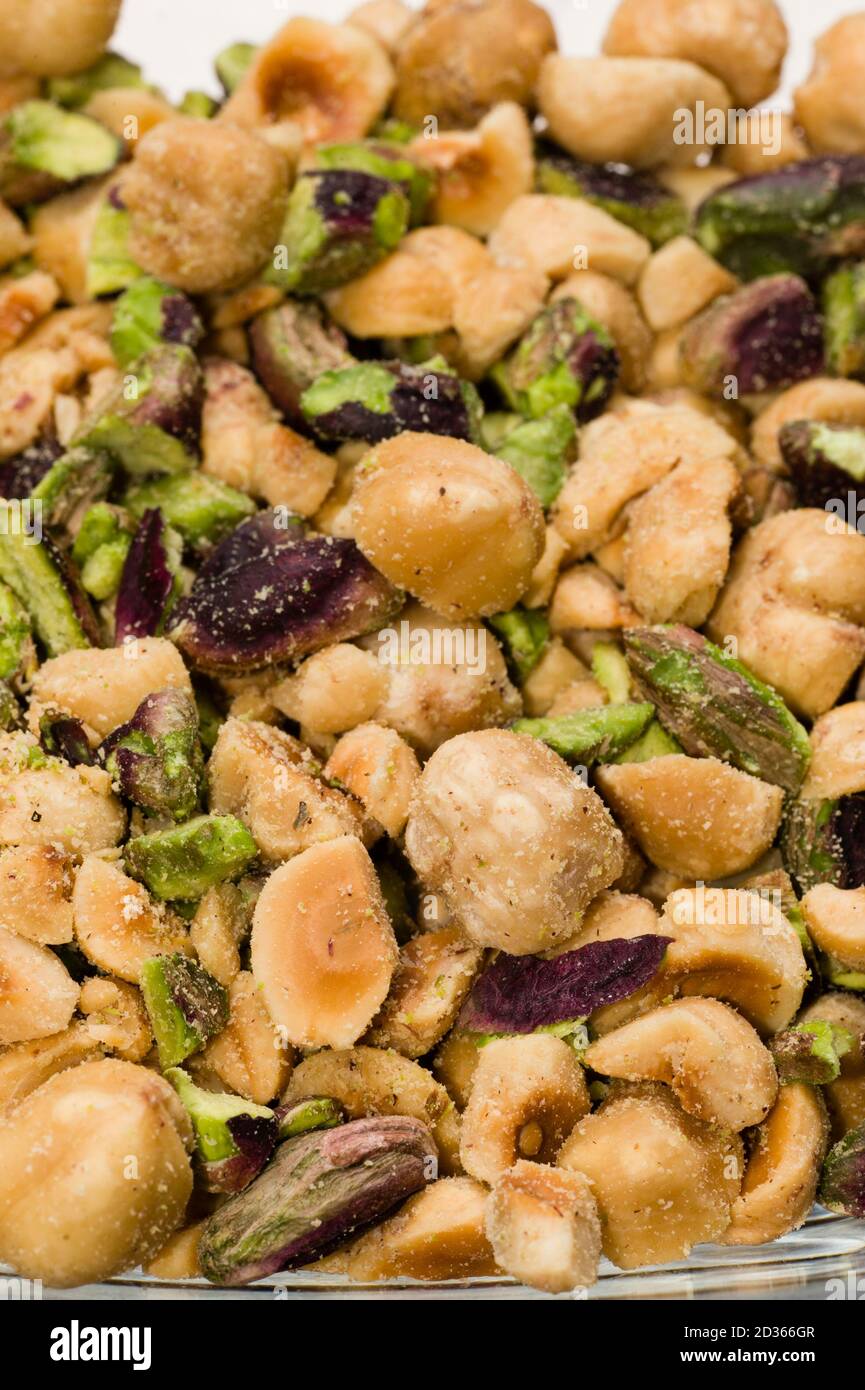 Ingrédients pour la préparation de la barre de chocolat artisanale avec des fruits secs Banque D'Images