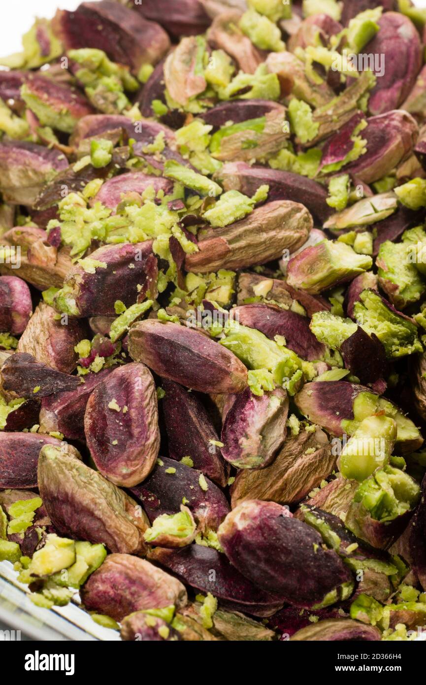 Ingrédients pour la préparation de la barre de chocolat artisanale avec des fruits secs Banque D'Images