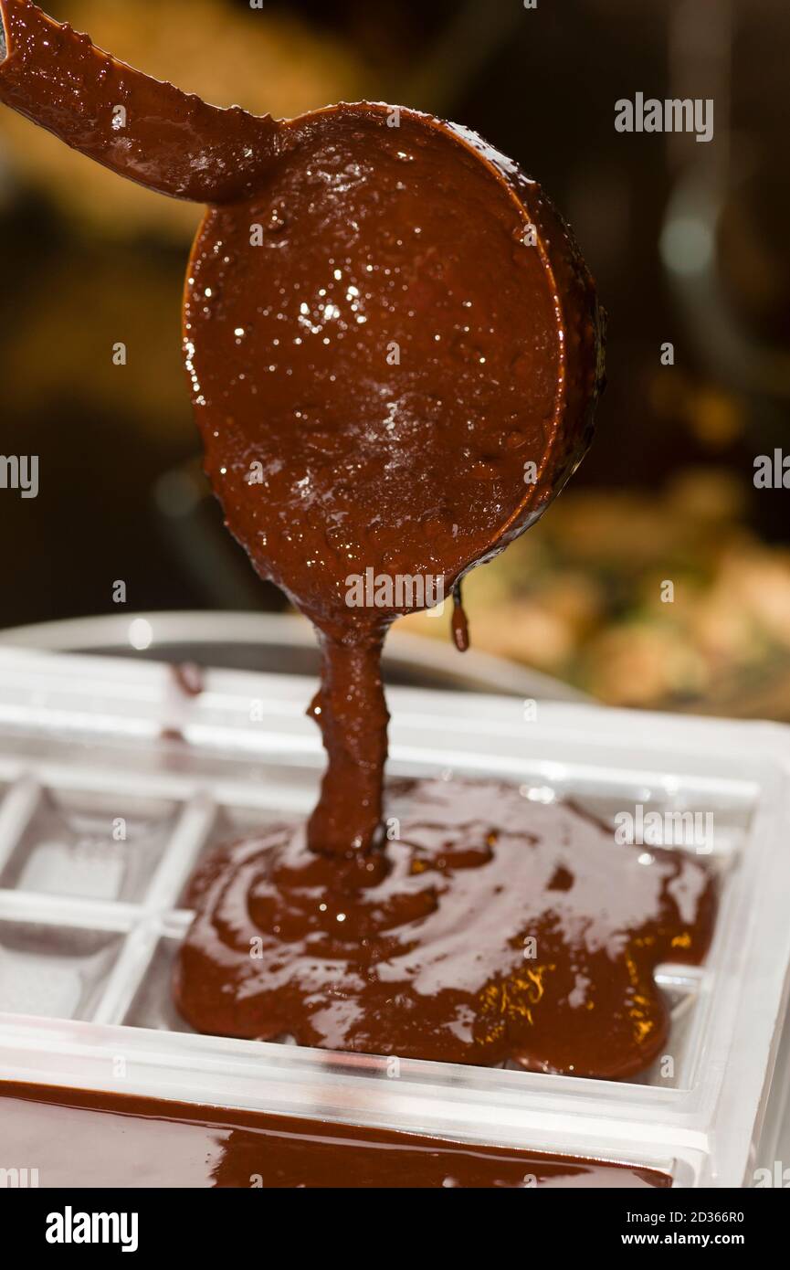 Ingrédients pour la préparation de la barre de chocolat artisanale Banque D'Images