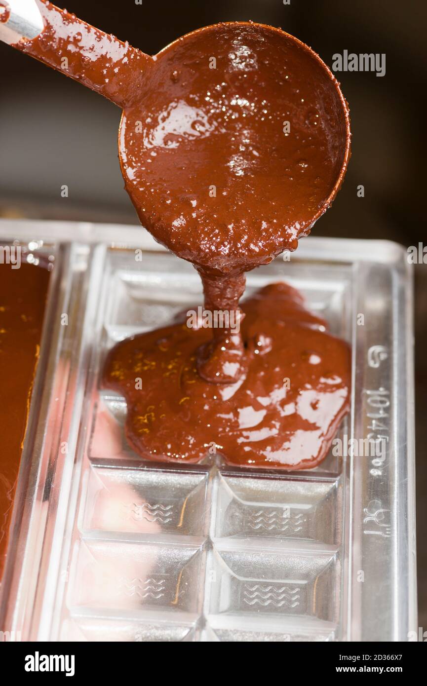 Ingrédients pour la préparation de la barre de chocolat artisanale Banque D'Images