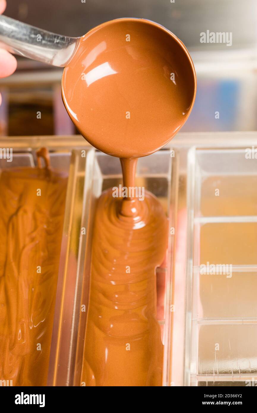 Ingrédients pour la préparation de la barre de chocolat artisanale Banque D'Images