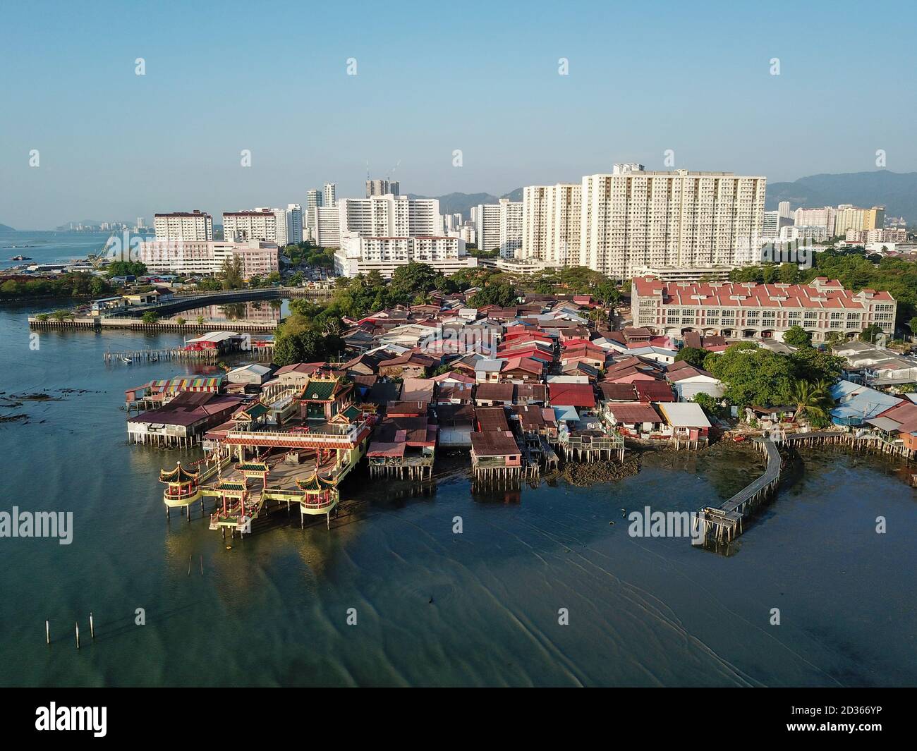 Georgetown, Penang/Malaisie - 29 2020 février : temple de Hean Boo Thean le matin. Background est des appartements à Macallum. Banque D'Images
