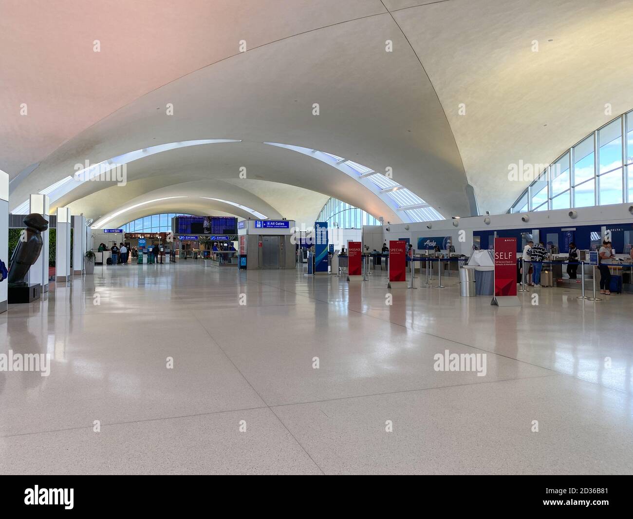 St. Louis, Mo/USA - 10/4/20: L'intérieur d'un St Louis presque vide, Mo Lambert International Airport STL. Banque D'Images