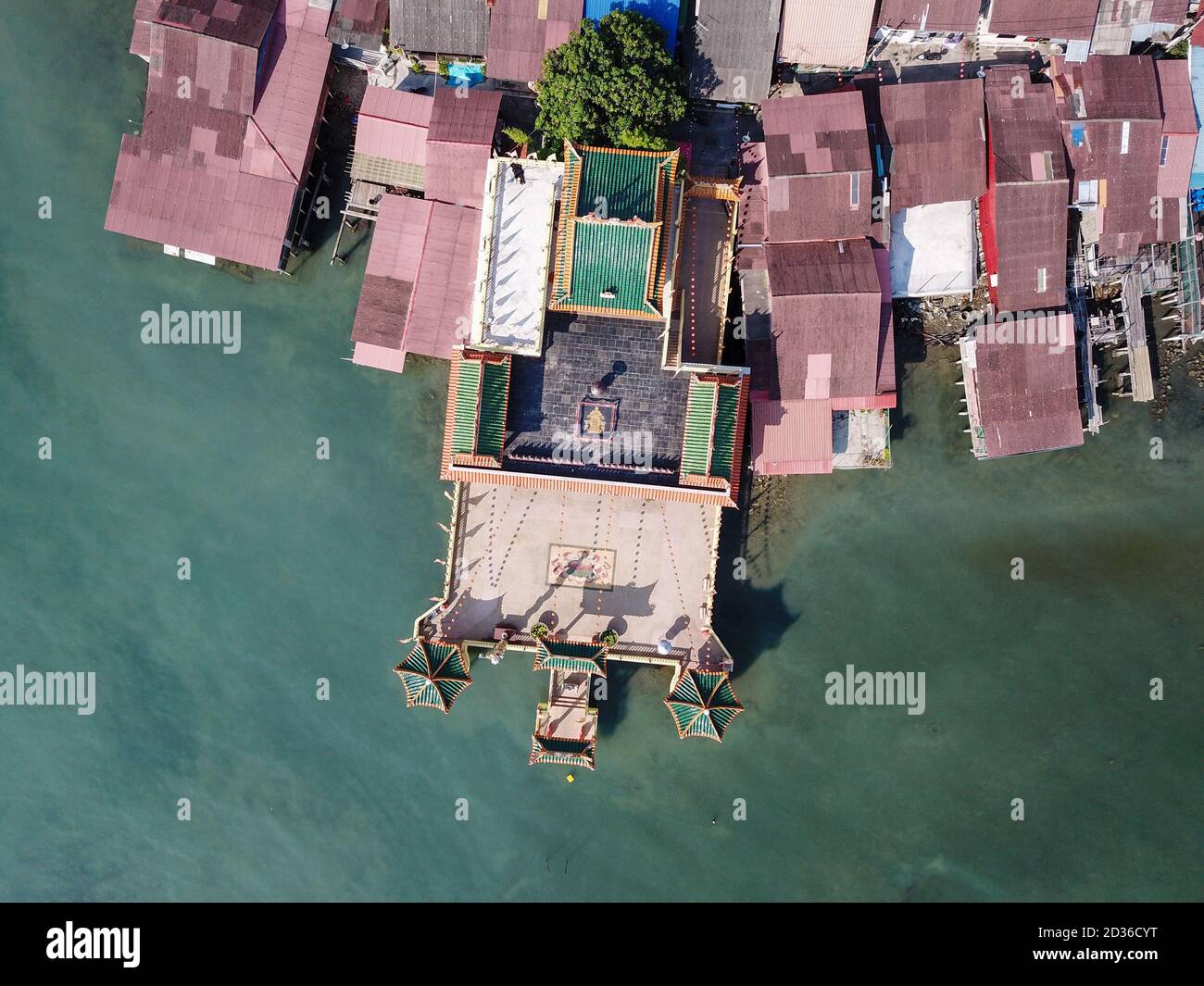Georgetown, Penang/Malaysia - Mar 17 2020: Vue aérienne sur le temple Hean Boo Thean avec maison en bois à la jetée du clan. Banque D'Images