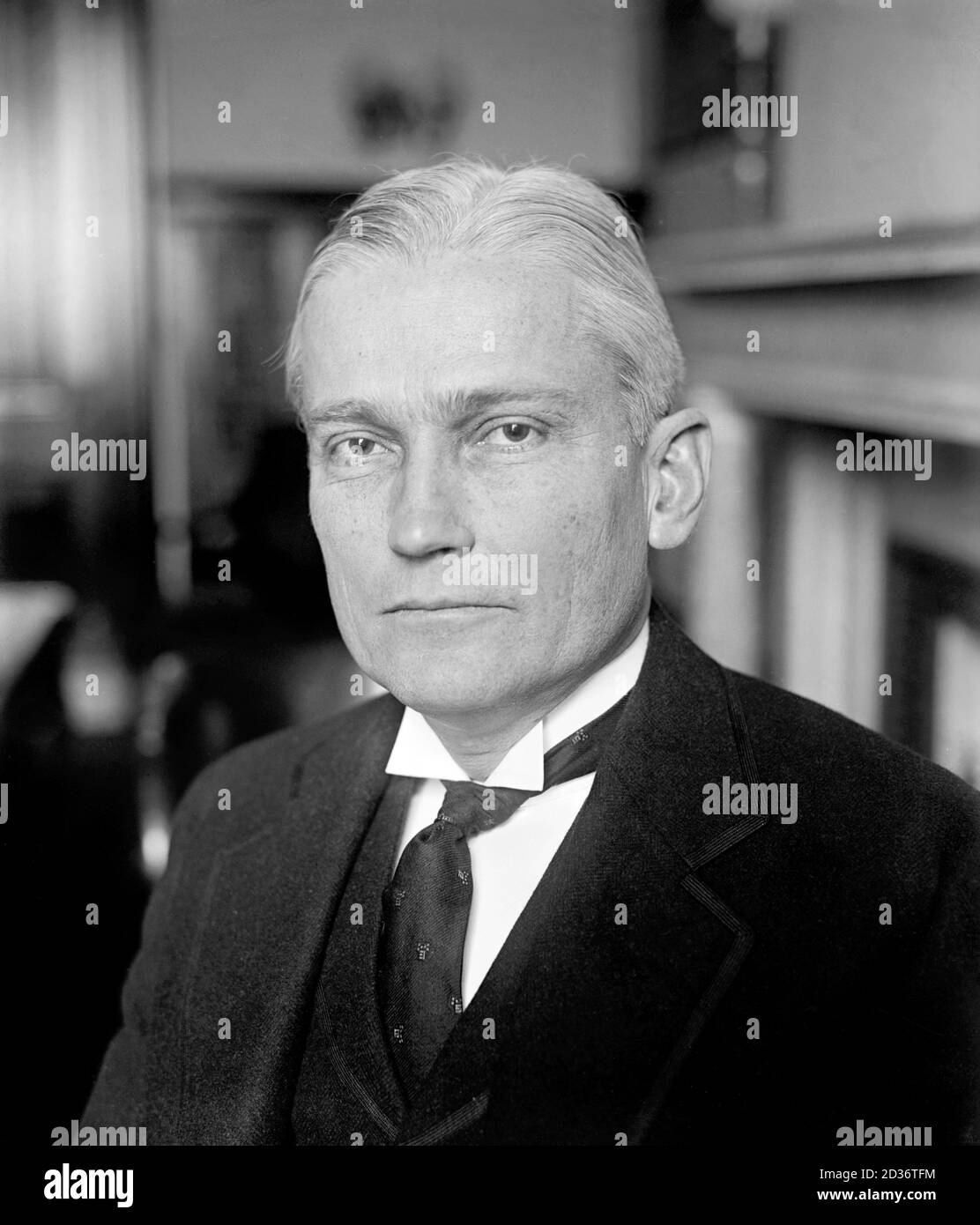 Hiram Bingham. Portrait de Hiram Bingham III (1875-1956) en 1925. Bingham était un universitaire, un explorateur et un politicien américain qui a rendu public l'existence de la citadelle inca de Machu Picchu en 1911. Banque D'Images Hiram Bingham. Portrait de Hiram Bingham III (1875-1956) en 1925. Bingham était un universitaire, un explorateur et un politicien américain qui a rendu public l'existence de la citadelle inca de Machu Picchu en 1911. Banque D'Images