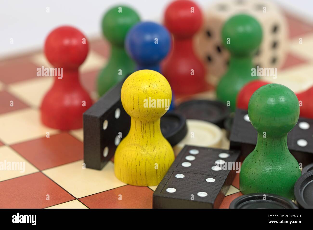 Différentes figures de jeu colorées pour les jeux de société Banque D'Images