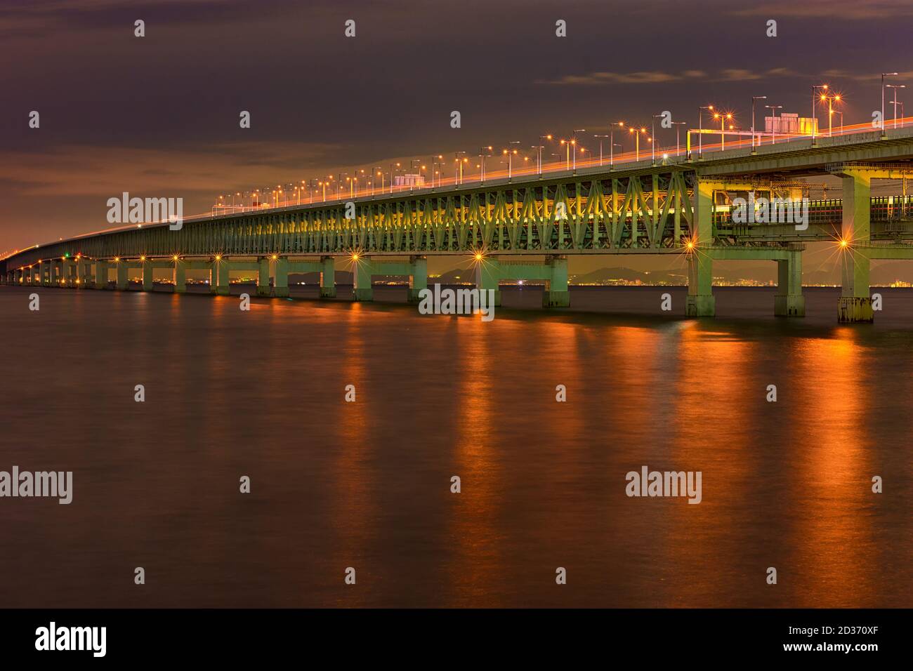 Pont Sky Gate (pont d'accès) Liaison entre l'aéroport international de Kansai d'Osaka situé sur une île artificielle Avec le continent japonais d'Osaka Banque D'Images