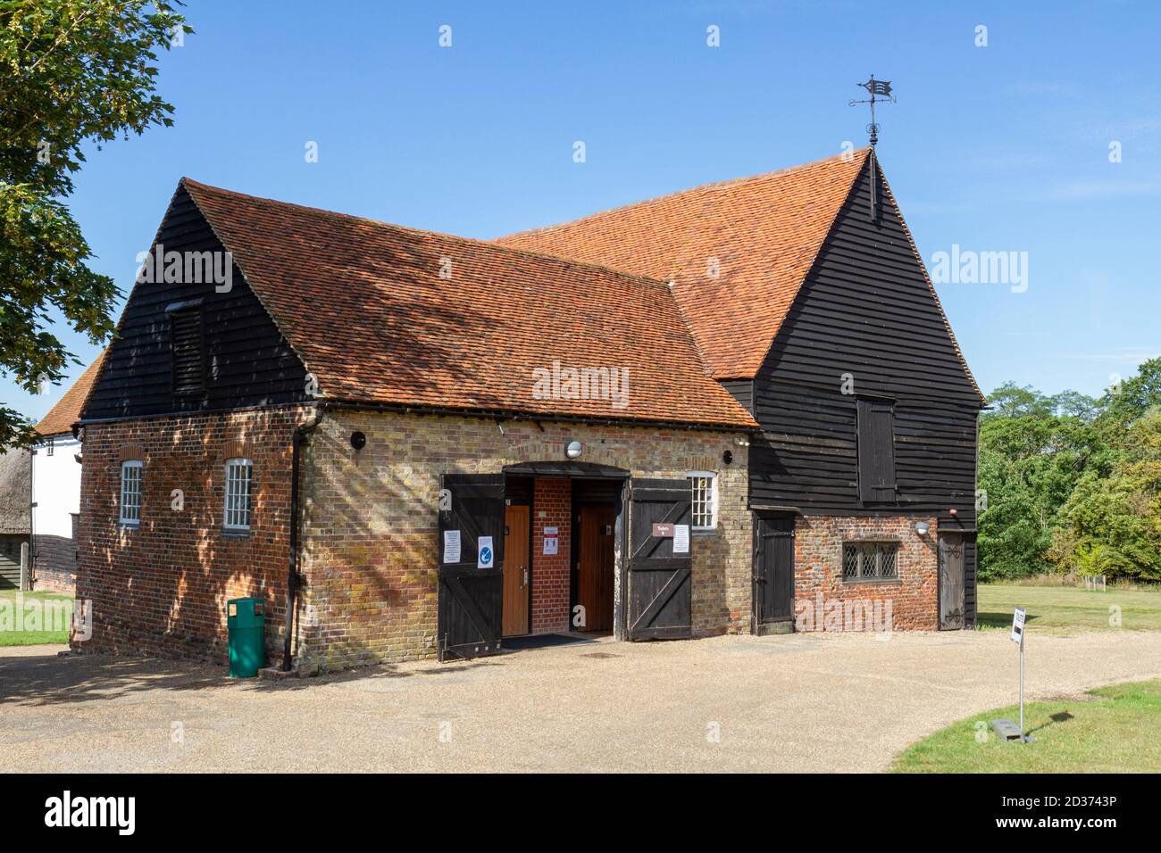 Partie des bâtiments de famrs à Caring Temple Barns, un ancien monument situé entre Witham et Braintree dans Essex, Royaume-Uni. Banque D'Images