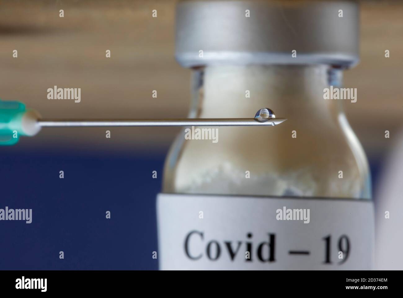 Un flacon avec vaccin et seringue, coronavirus, Covid-19, concept de médecine, science et santé Banque D'Images