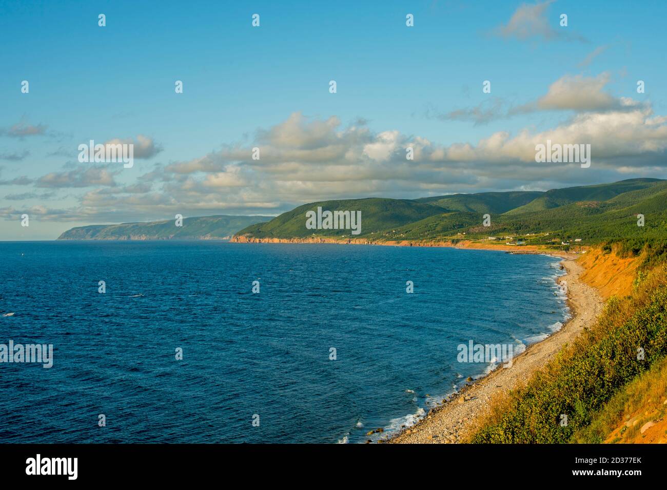 Côte à Pleasant Bay, sur la côte ouest de l'île du Cap-Breton, Nouvelle-Écosse, Canada. Banque D'Images