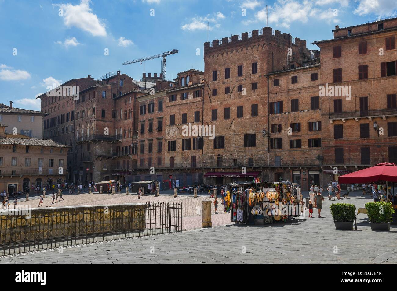 Vue sur la Piazza del Campo, place où se déroule le célèbre Palio, dans le centre historique de Sienne, site classé au patrimoine mondial de l'UNESCO, Toscane, Italie Banque D'Images
