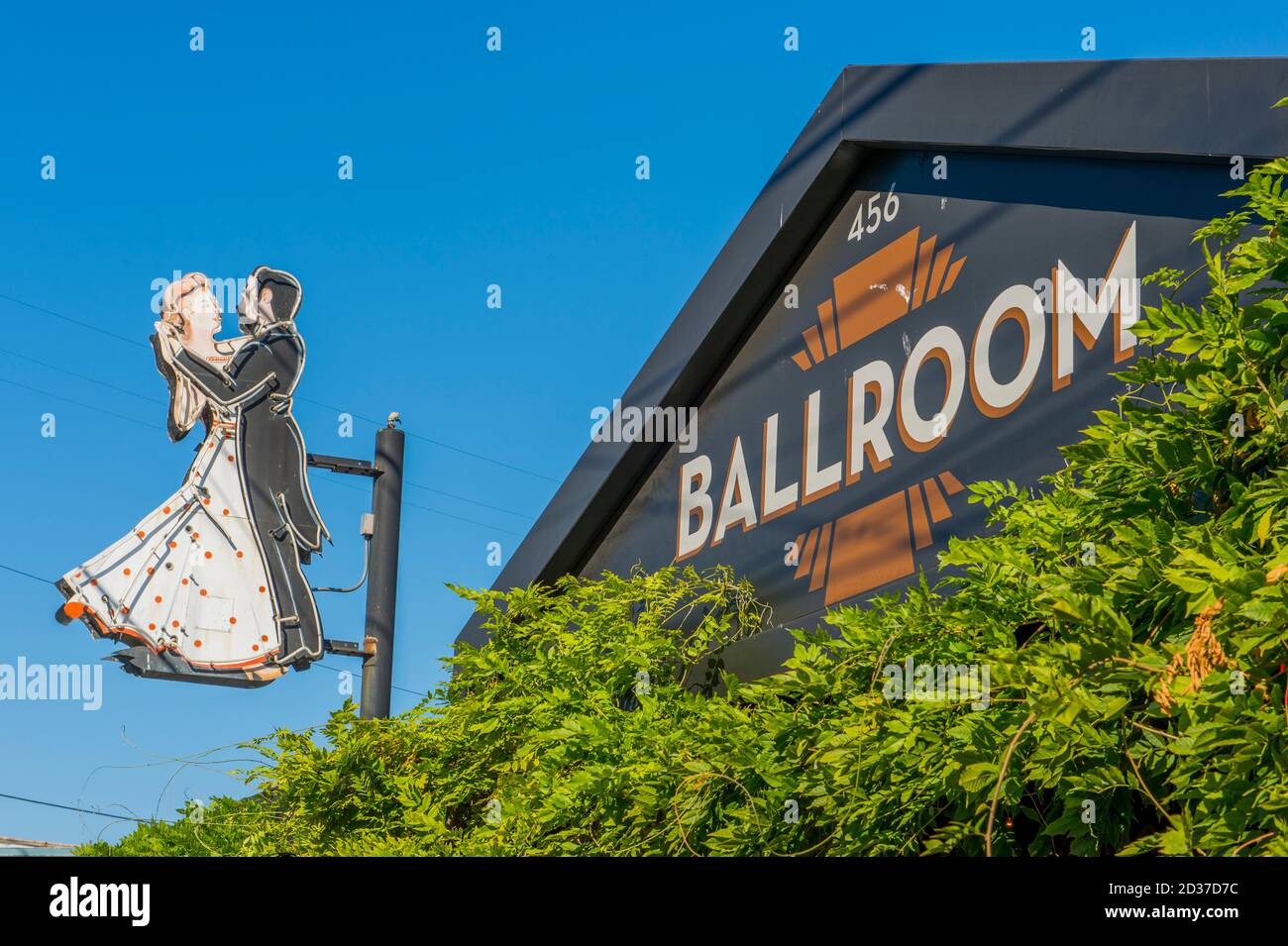 Couple dansant signe néon de la salle de bal Lounge dans le quartier de Seattles Fremont, État de Washington, États-Unis. Banque D'Images