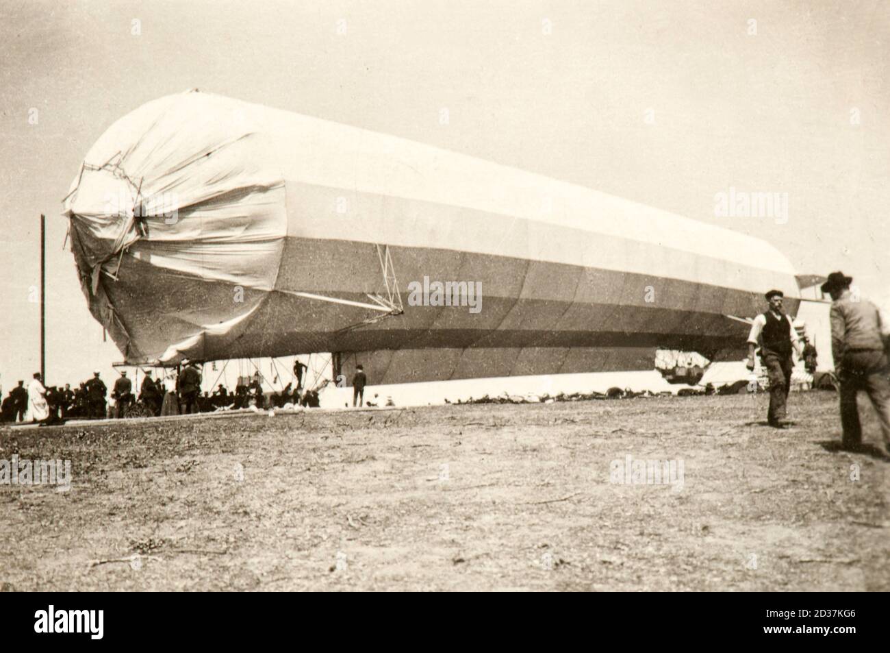 Zeppelin LZ 5 à Goeplingen, Allemagne, 1909 Banque D'Images