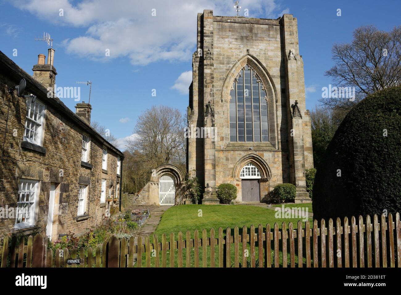 Beauchief Abbey et cottages à Sheffield, Angleterre Royaume-Uni, Grade II* bâtiment classé église de banlieue anglaise Banque D'Images