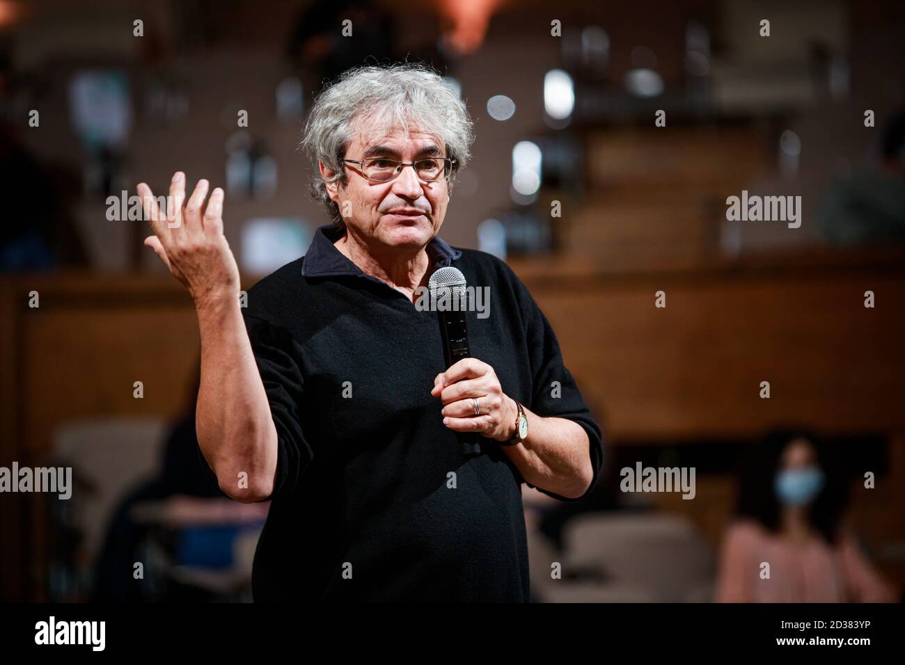 Bologne, Italie. 07e octobre 2020. Le physicien italien Carlo Rovelli présente son dernier livre 'Helgoland' à l'Université de Bologne, Aula Magna Santa Lucia, le 07 octobre 2020, à Bologne, en Italie. Crédit: Massimiliano Donati/Alay Live News Banque D'Images