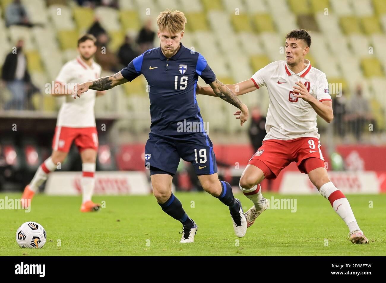 Joni Kauko de Finlande (L) et Jakub Moder de Pologne (R) sont vus en action lors d'un match de football entre la Pologne et la Finlande au stade Energa de Gdansk.(score final; Pologne 5:1 Finlande) Banque D'Images