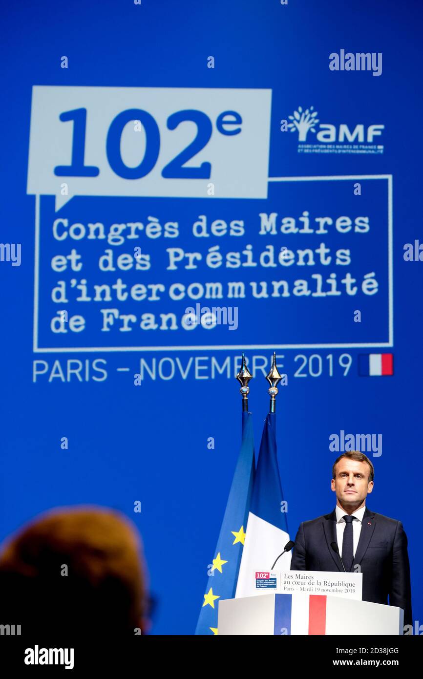 Paris, France. 19 novembre 2019. Emmanuel Macron, président français, prononce un discours lors du 102e Congrès de l'AMF, l'association des maires français Credit: Elko Hirsch/SOPA Images/ZUMA Wire/Alamy Live News Banque D'Images