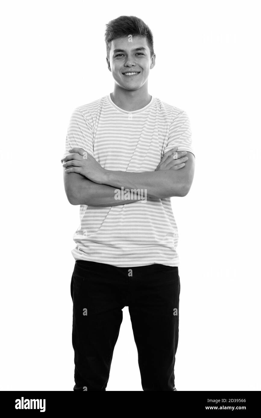 Studio shot of young man smiling and standing with arms crossed Banque D'Images Studio shot of young man smiling and standing with arms crossed Banque D'Images