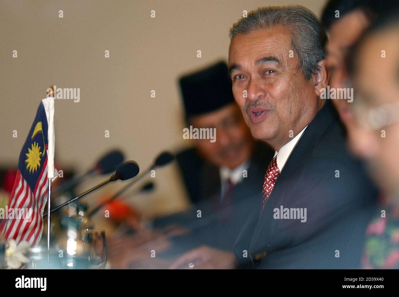 Malaysian Prime Minister Abdullah Ahmad Badawi Attends The Signing Of A Memorandum Of Understanding Mou Between Malaysia And Indonesia In Kuala Lumpur February 14 2005 Malaysia On Monday Gave Illegal Immigrants Two