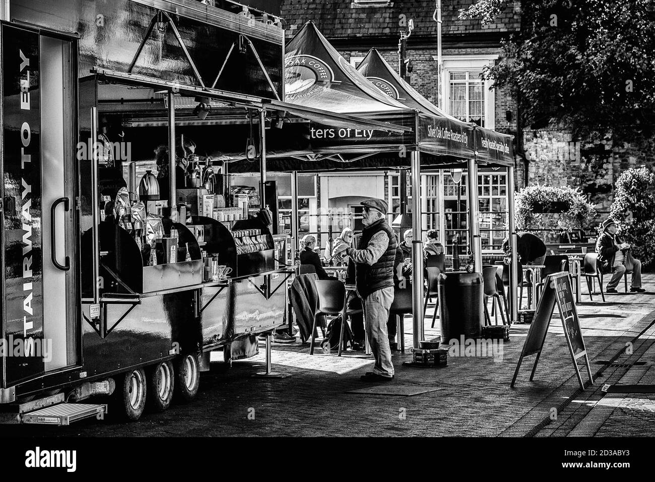 Chariot à café vendant sur Market Square à ELY Banque D'Images