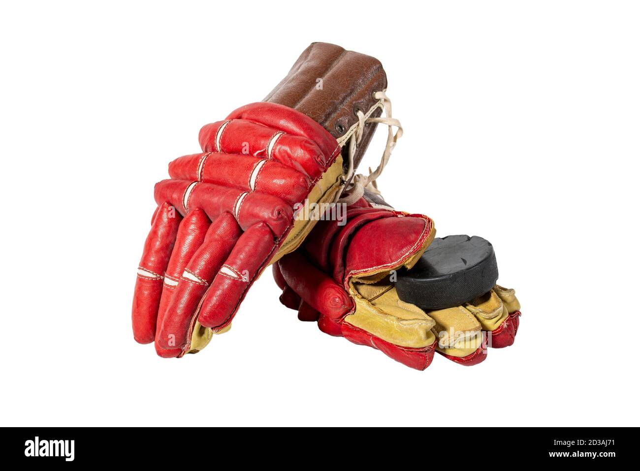 Vieux gants de hockey rouge pour gardien de but. Isolé sur fond blanc Banque D'Images