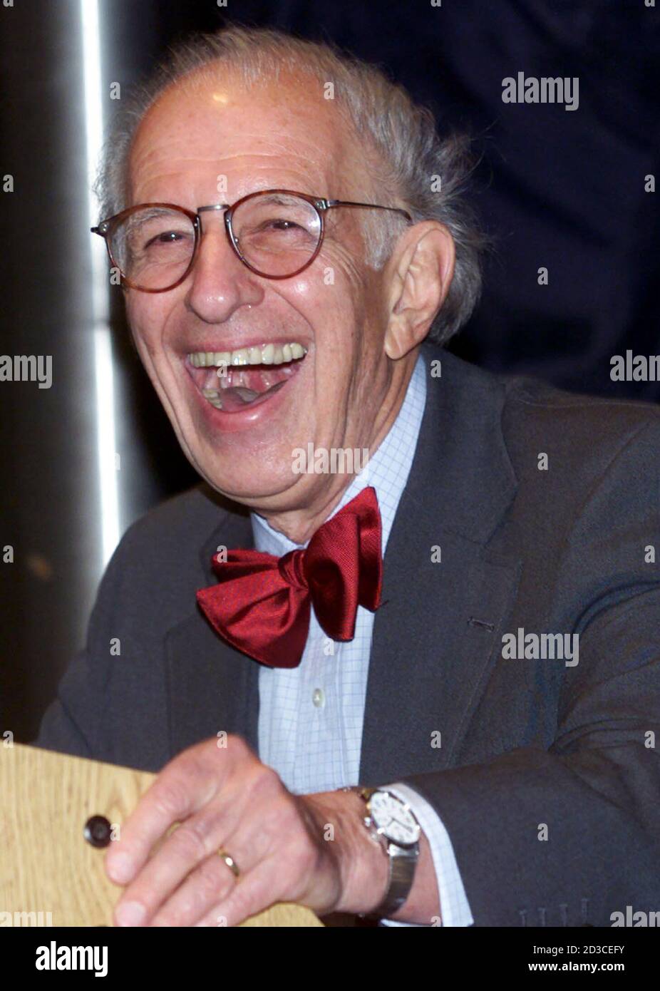 Dr. Eric Kandel, Columbia University Professor of Physiology and cell  biophysics, psychiatry, biochemistry and molecular biophysics smiles during  a news conference in New York, October 9, 2000, after being awarded the 2000