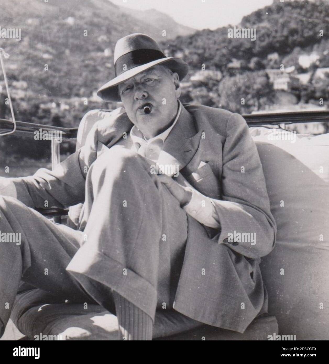Winston Churchill en visite à Lord Beaverbrook, dans le sud de la France, 1958 Banque D'Images