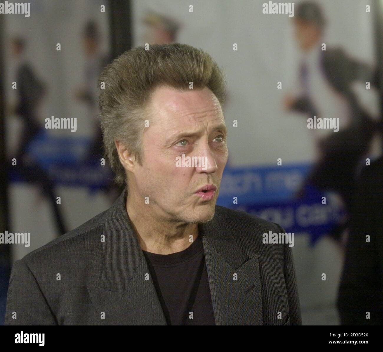 Catch Me If You Can Histoire Vraie Christopher Walken, qui dépeint le père de Frank Abagnale Jr. Dans la vraie  histoire d'un cocon-artiste réussi qui a réussi à se transmettre comme  plusieurs identités, y compris un pilote de compagnie