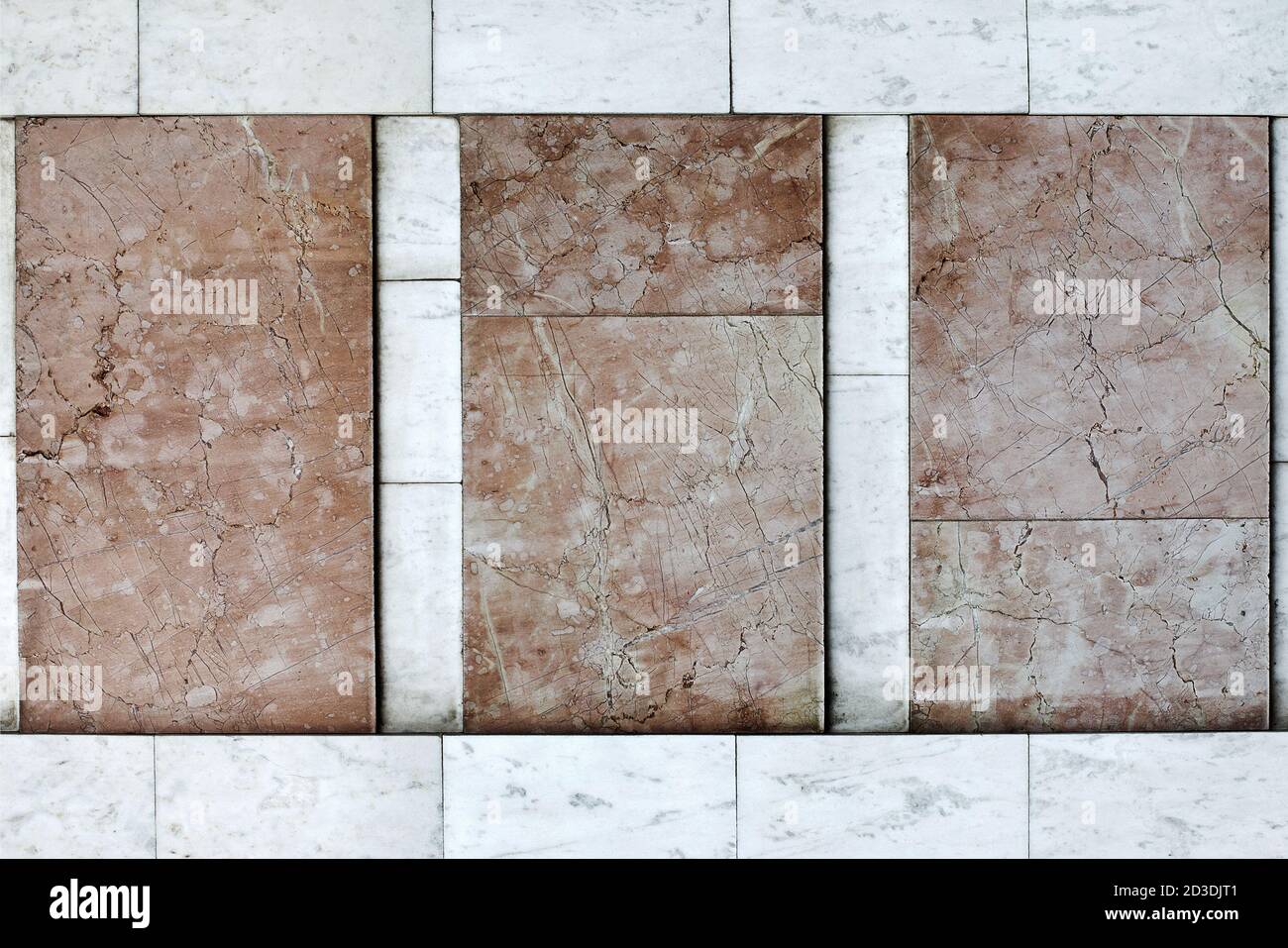 Les murs de façade sont couverts de dalles de marbre Banque D'Images