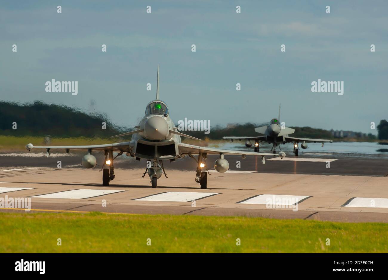Les FGR4 d'Eurofighters de Lossiemouth retournent au Royaume-Uni après l'Op' Azotize en Lituanie, soutenant la police aérienne Baltique de l'OTAN. Tous les quatre portent le 70ème badge OTAN Banque D'Images