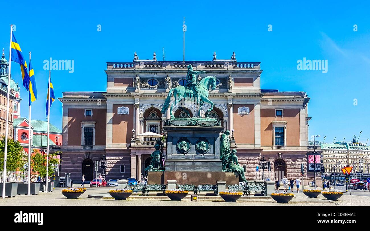Place Gustav Adolfs avec opéra royal et monument équestre de l'ancien roi de suède Gustav II Adolf. Stockholm, Suède Banque D'Images