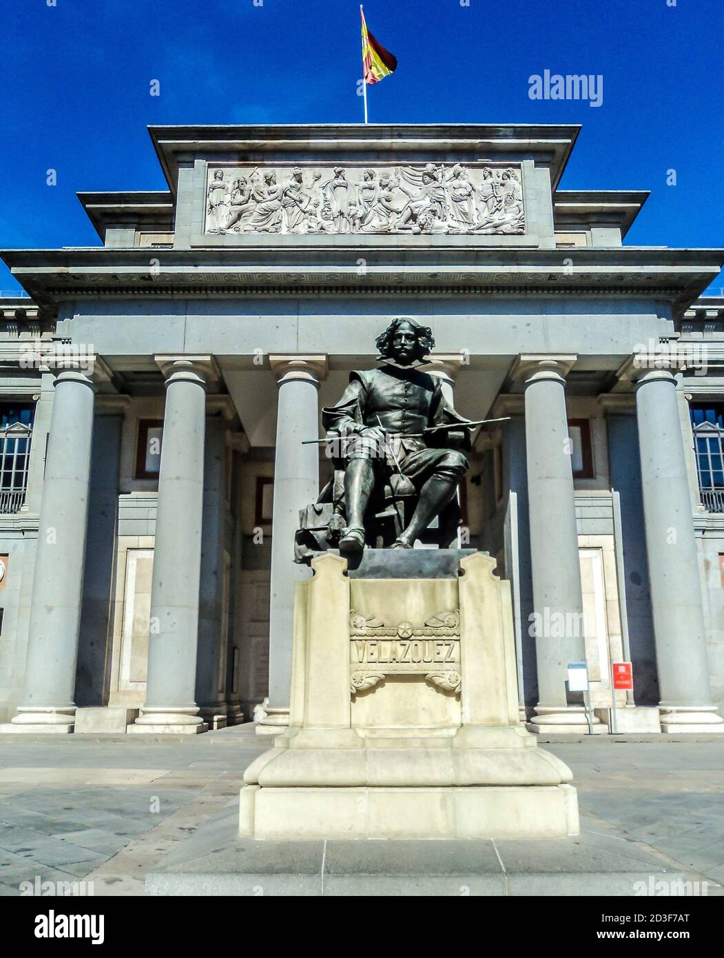 Sculpture du peintre espagnol Diego Velasquez devant le musée du Prado. Madrid, Espagne. Banque D'Images