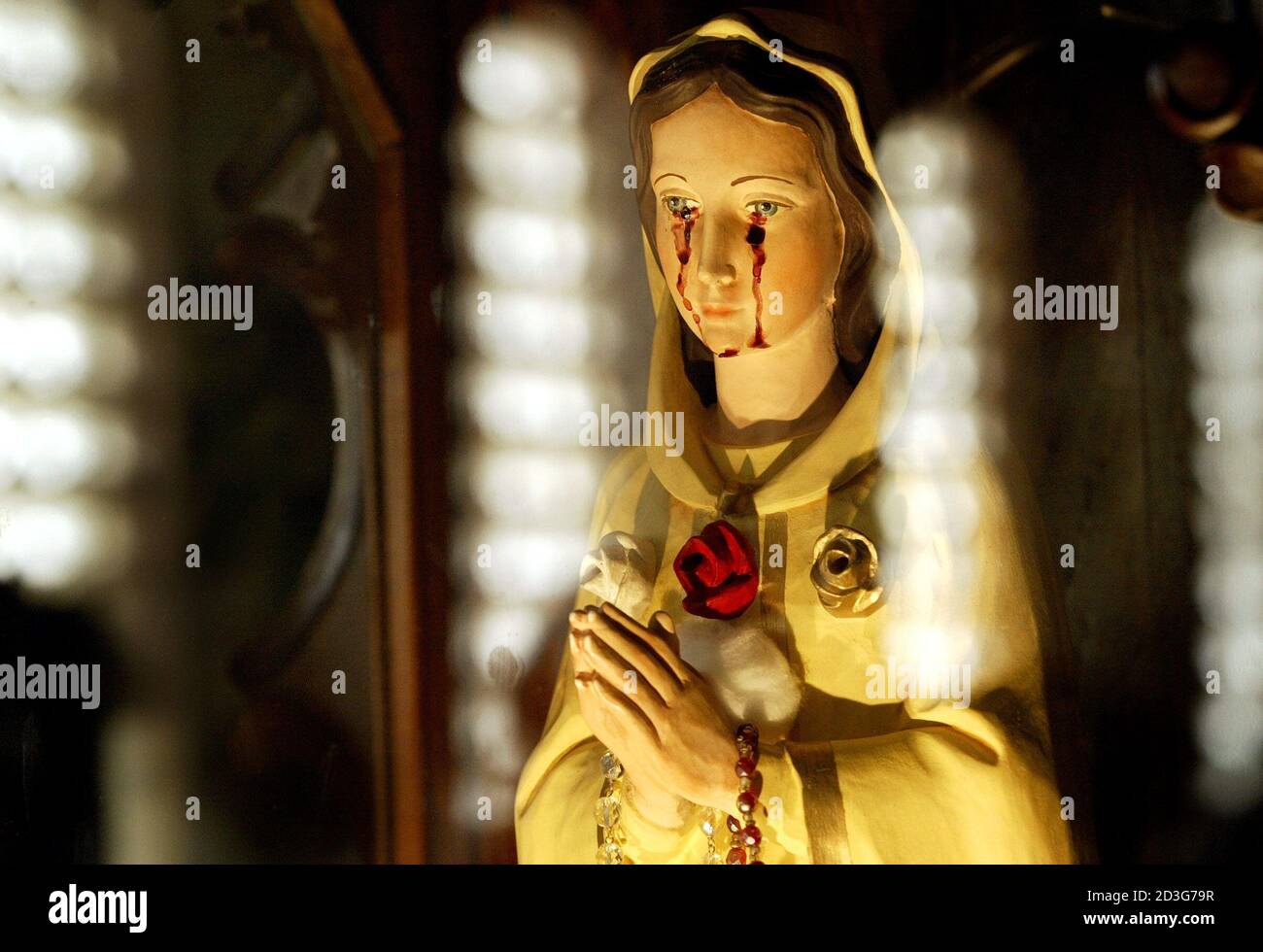 Vierge Qui Pleure Du Sang www.alamyimages.fr
