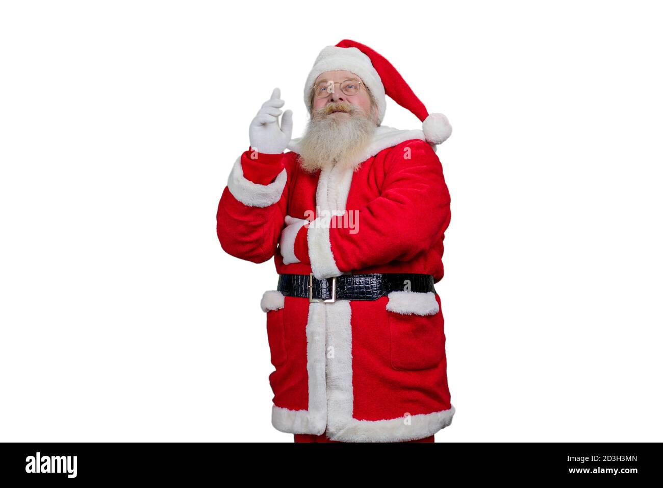 Père Noël pointant vers le haut, fond blanc. Banque D'Images