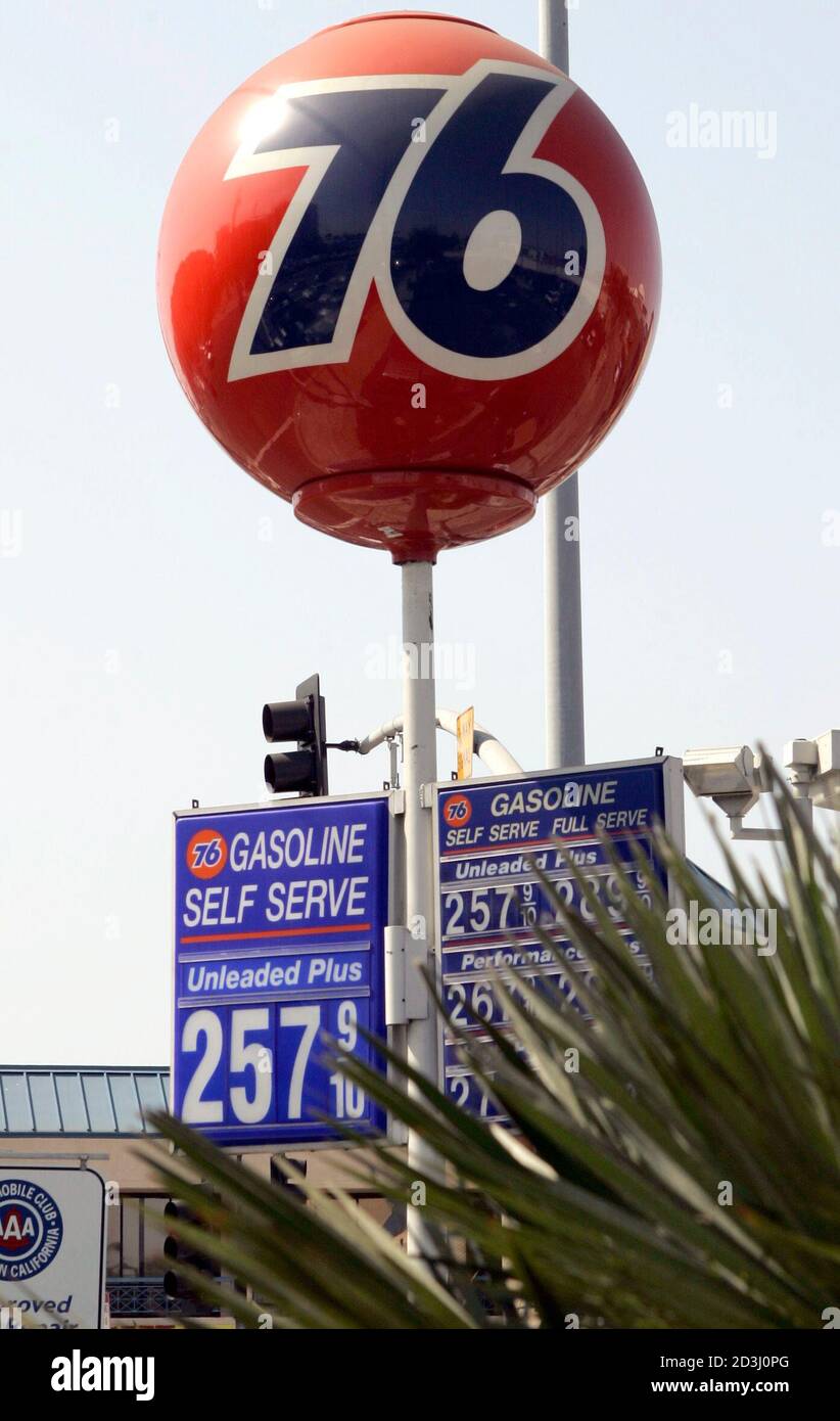 A view of a Unocal gasoline station in Marina Del Rey, California July 19,  2005. The board of U.S. oil producer Unocal Corporation will meet Tuesday  to decide between two rival takeover