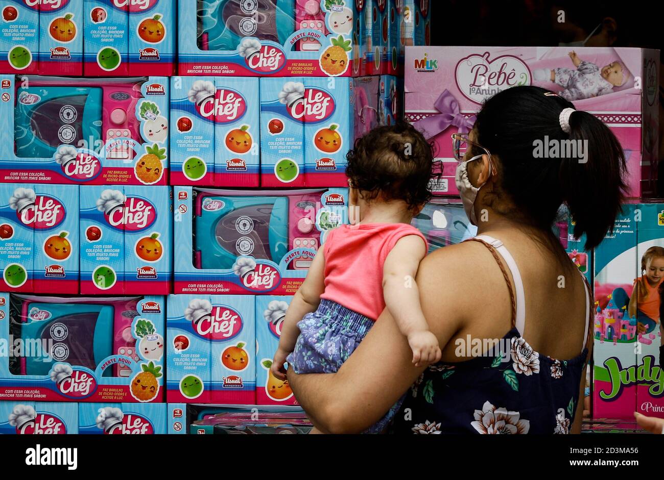 Osasco, Brésil. 08 octobre 2020. 19), le mouvement vers la Journée des enfants est intense, avec des foules et des personnes sans masques ou faisant usage indu de l'équipement, ce qui est contraire aux règles de santé de base demandées par L'OMS (Organisation mondiale de la Santé). Sur la photo, Rua Antonio Agú dans la ville d'Osasco, dans le Grand São Paulo, ce jeudi matin (08) crédit: Aloisio Mauricio/FotoArena/Alay Live News Banque D'Images