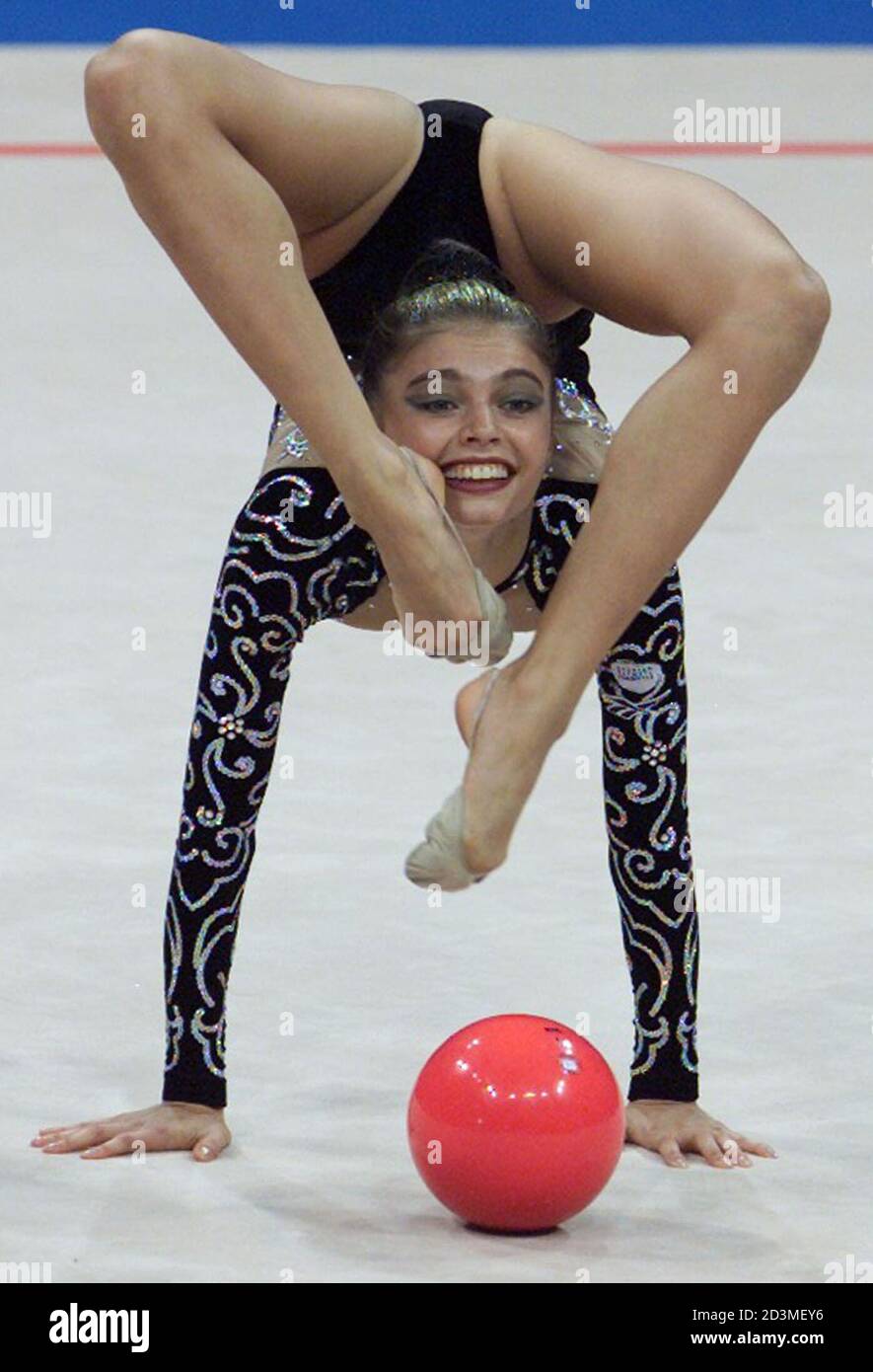 Alina Kabaeva De Russie Se Produit Dans La Qualification Individuelle De Gymnastique Rythmique