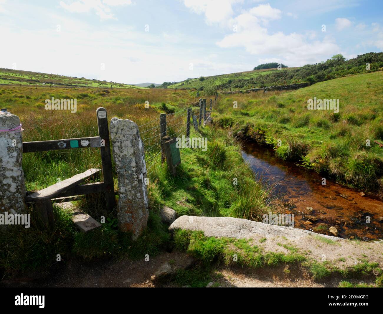 Traversée de la rivière de Lank entre Roughtor et Brown Willy sur Bodmin Moor, Cornwall. Banque D'Images