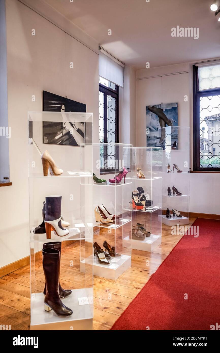 Museo della calzatura rossimoda Banque de photographies et d'images à haute  résolution - Alamy