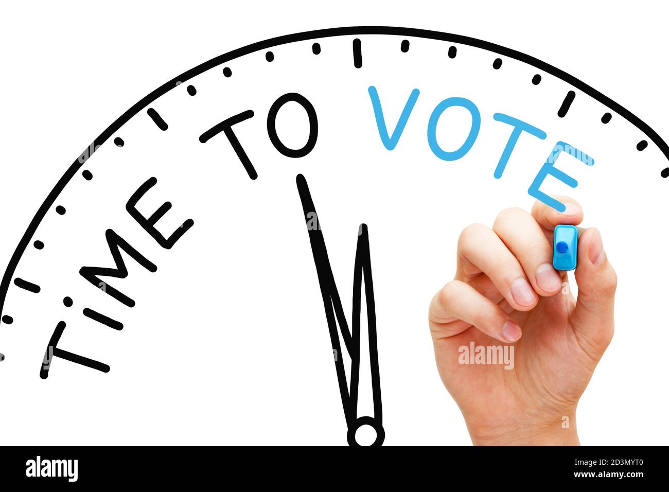 Temps d'écriture à la main pour voter sur une horloge avec un marqueur bleu sur un tableau transparent sur fond blanc. Concept de l'importance du vote dans l'électio Banque D'Images