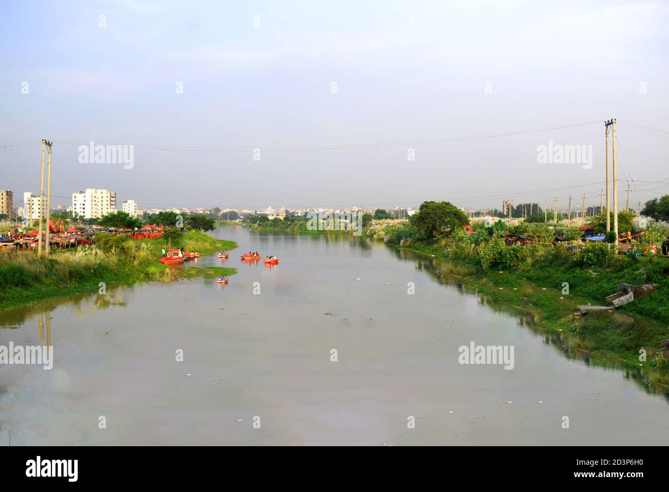 Belle vue sur le lac la photo a été prise depuis le lac Hatirjheel, Hatirjheel, Uttara, le 06 octobre 2020. Banque D'Images