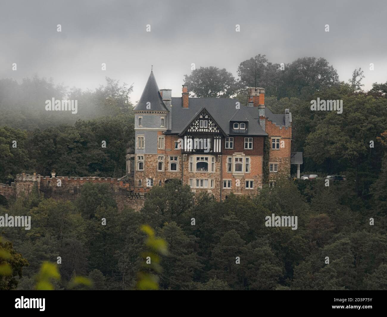 Un château manoir sur le versant de la colline de Balmoral, Spa, province de Liège, Wallonie, Belgique Banque D'Images