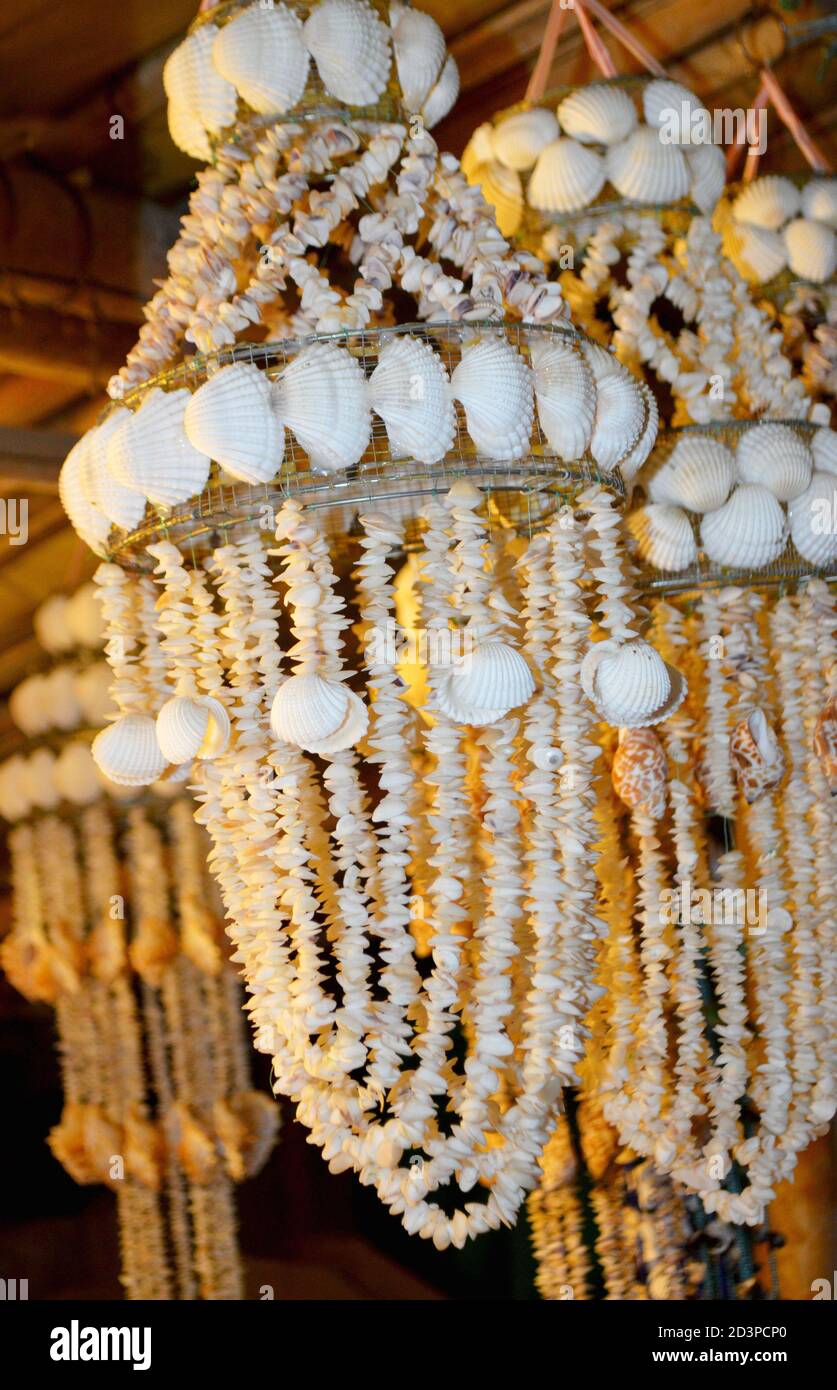 Magnifique Ocean Shell Jewellery sur le marché de la plage Banque D'Images