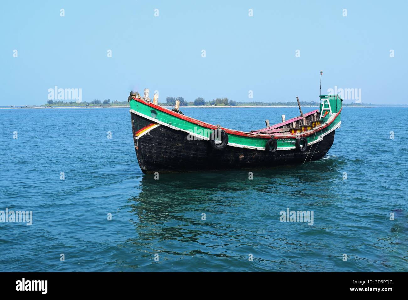 Petit navire de mer traditionnel pour la pêche à Saintmartin Bangladesh Banque D'Images